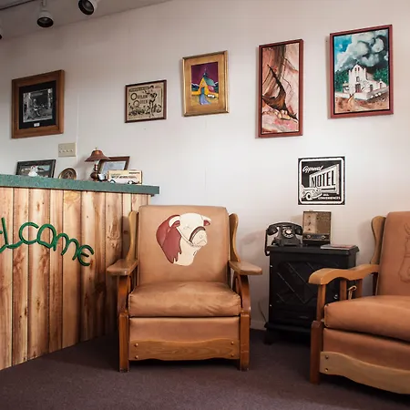 Raton Pass Motor Inn-3