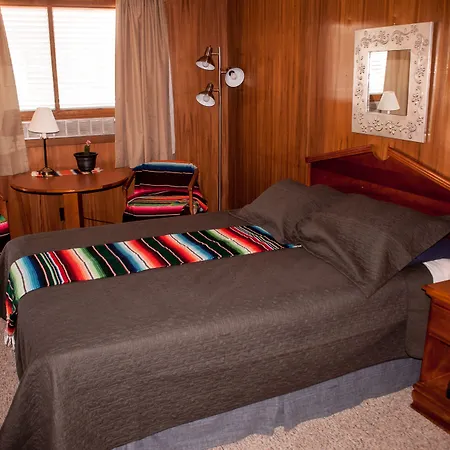 Raton Pass Motor Inn-2