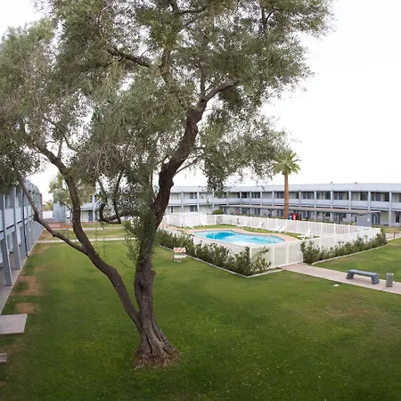EZ 8 Motel Airporter-3