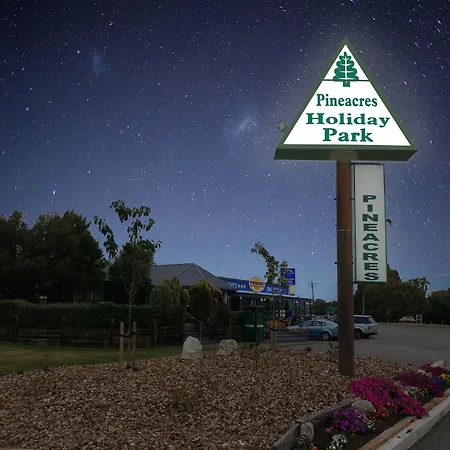 Pineacres Motel And Park-3