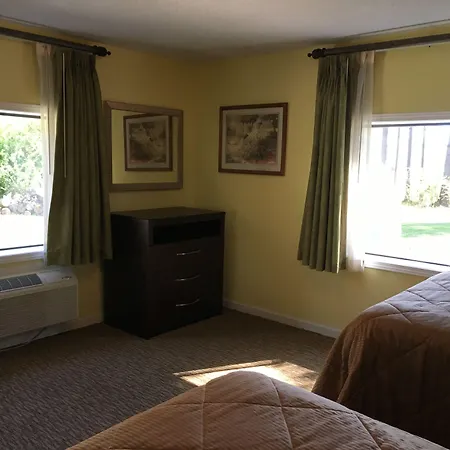 Pinetree Inn-3