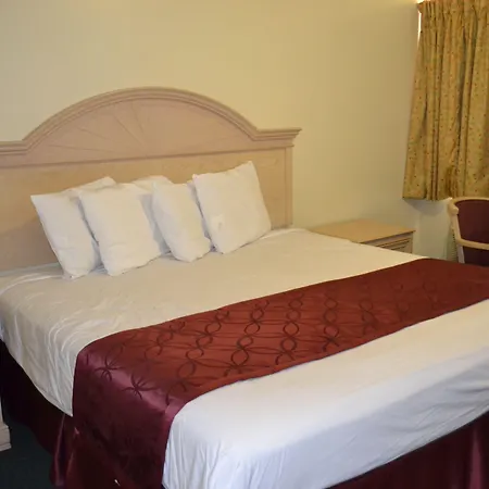 Passport Inn Niagara Falls-3