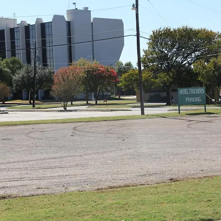 Lonestar Inn And Suites-3