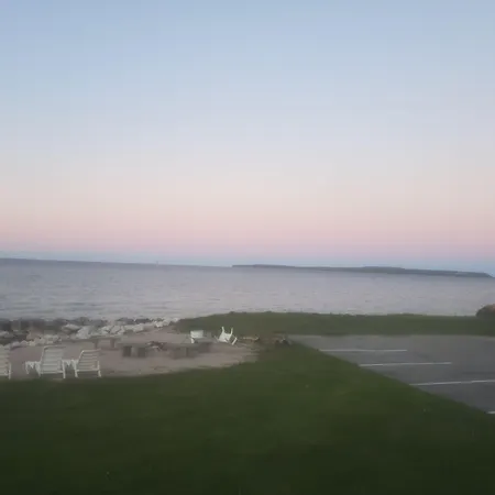Bayview Lakefront Inn-2