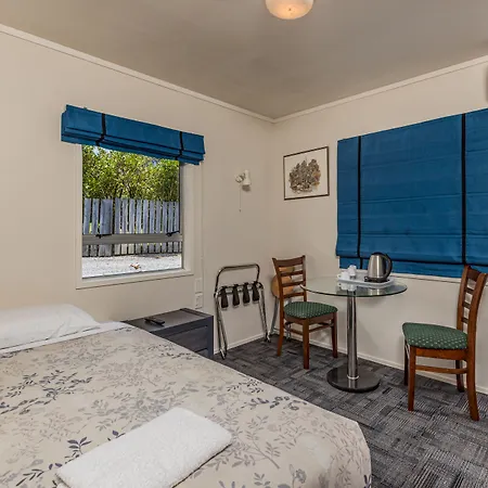 Riverside Lodge Paihia-2