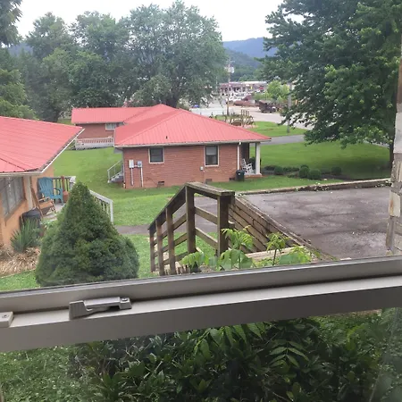 Phillips Historic Motel & Cottages-3
