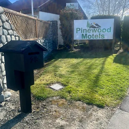 Pinewood Motels-3