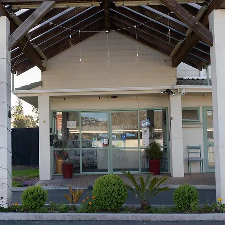 Birchwood Spa Motel-2