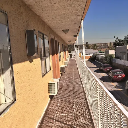 4 Star Motel-2