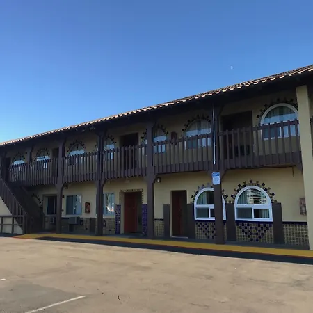 Hacienda Motel-3