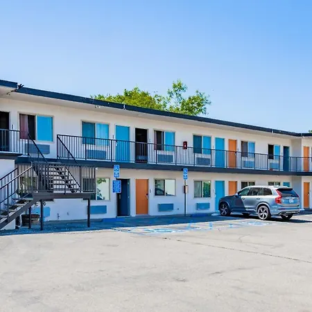 Tradewinds Motel-3