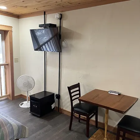 Brookside Motor Inn-3