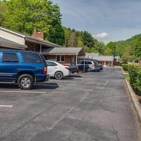 Parkway Inn-3