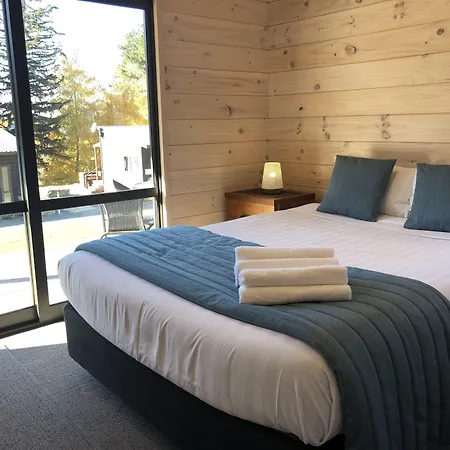 Lakes Edge Holiday Park-3