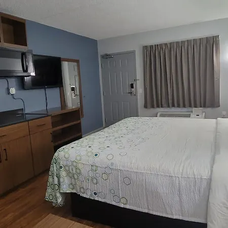 Hometowne Studios By Red Roof Egg Harbor-Atlantic City Airport-3