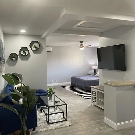 Sunny Palms Inn-3
