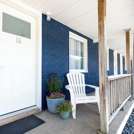 Anchor Bay Inn And Suites-2