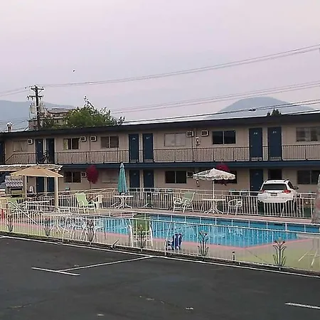 Super 8 By Wyndham Penticton-3