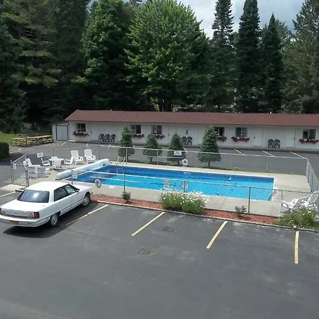 Carriage House Motor Inn-3