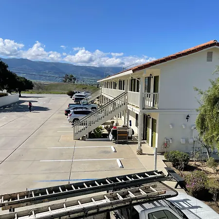 Motel 8 Soledad-3