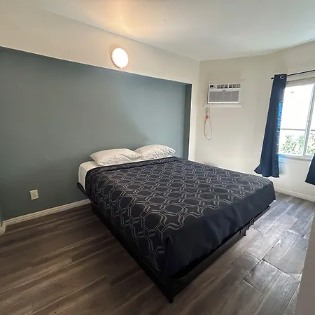 Budget Inn Hollywood-2