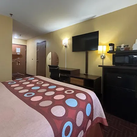 Super 8 By Wyndham Peoria-3