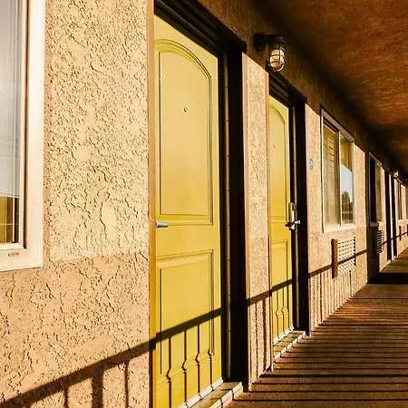 Tropic Lodge-2