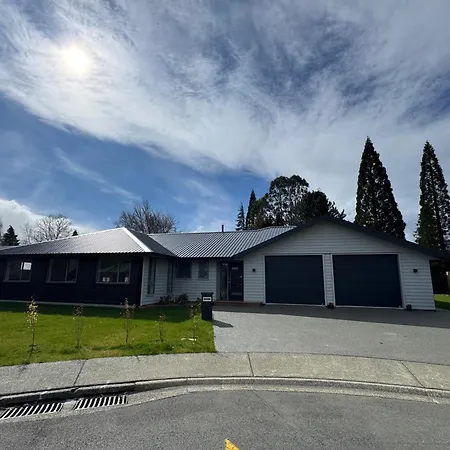 Red Tussock Motel-2