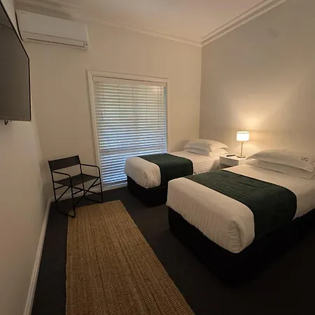 Lincoln Cottage Motor Inn-3