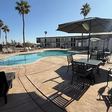 Travelodge By Wyndham Imperial - El Centro-2
