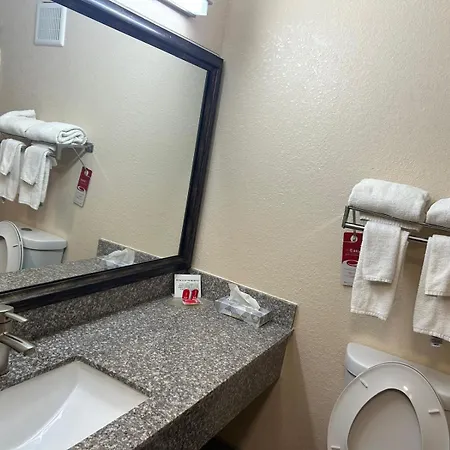 Econo Lodge Topeka At Wanamaker-3