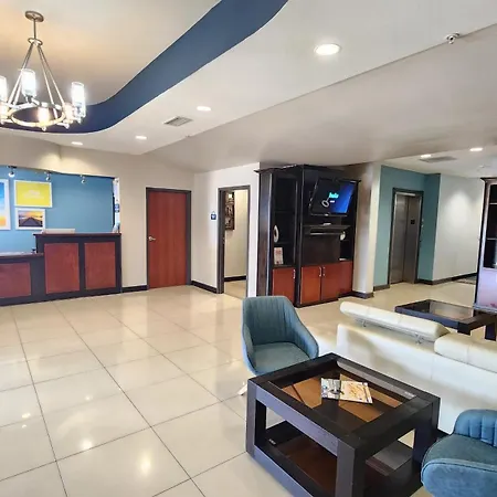 Days Inn & Suites By Wyndham Russellville-2