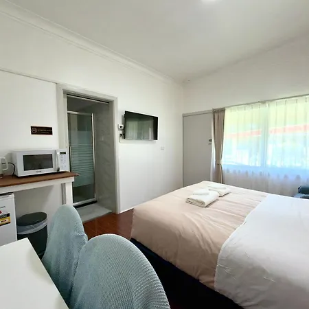 Major Innes Motel-3