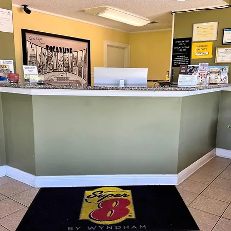Super 8 By Wyndham Picayune-3