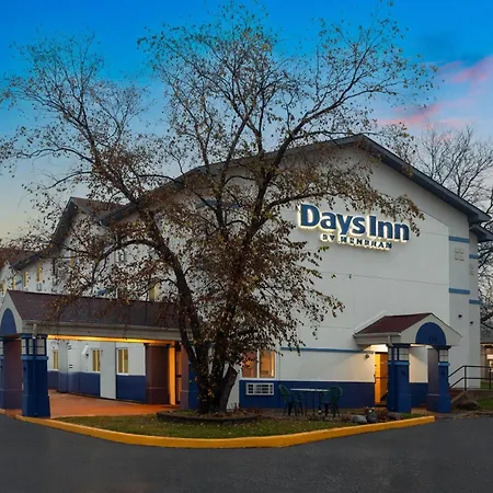Days Inn By Wyndham Waukegan Great Lakes-Free Breakfast And Naval Base Shuttle-2