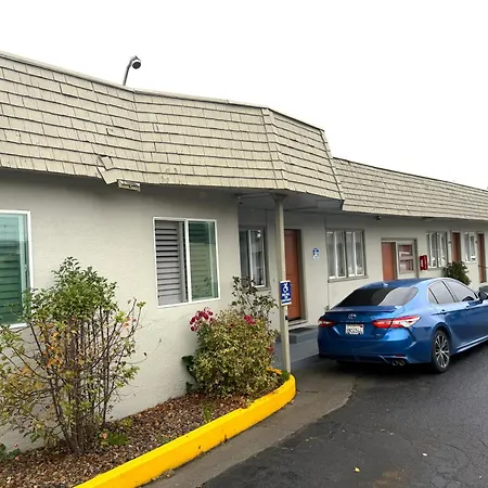 6 Rivers Motel Fortuna Near Hwy 101-3