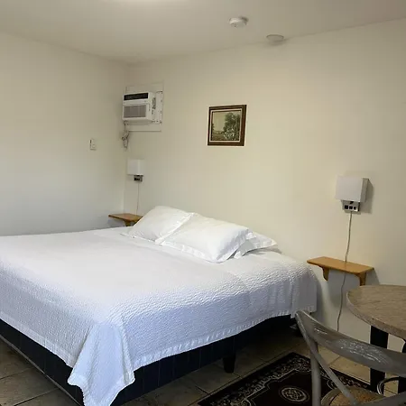 Empire Motel-2