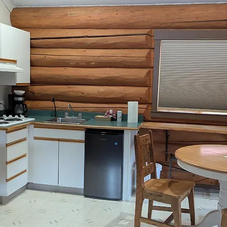 Twin Peaks Hotel Cabins-2