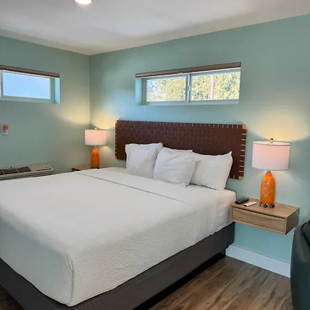 Julie'S Park Cafe & Motel-3