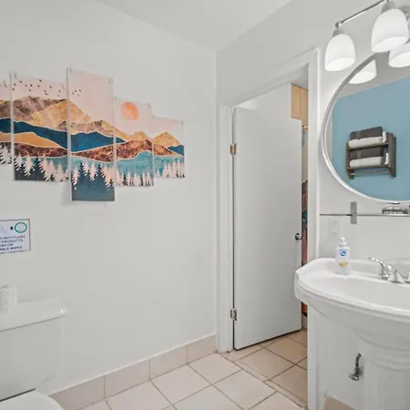 Bluebird Day Inn & Suites-2