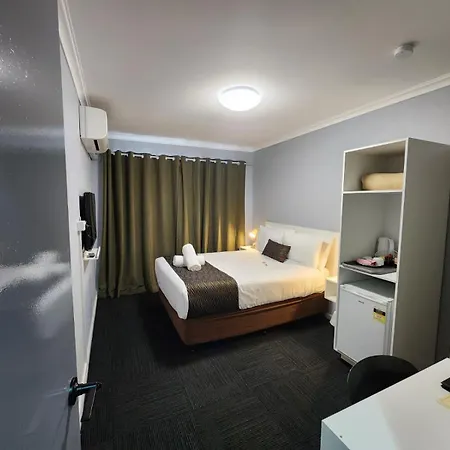 Crest Motor Inn-2