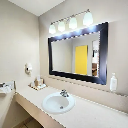 Days Inn By Wyndham Mcallen-3