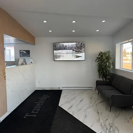 Travelodge By Wyndham Drummondville-3