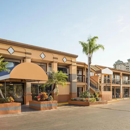 Travelodge By Wyndham Fort Myers Cape Coral-2