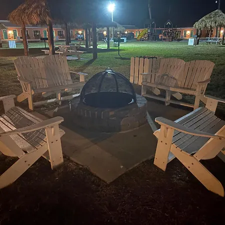 Shark Reef Resort Motel & Cottages-2