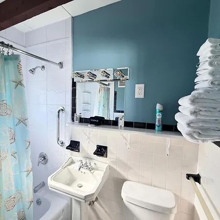 Claddagh Motel & Suites-2