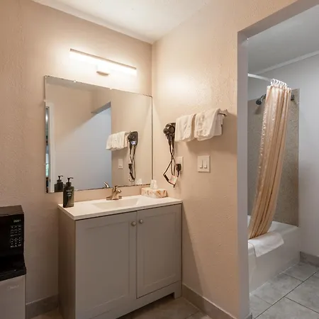 Attleboro Motor Inn-2