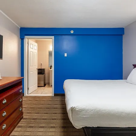 Attleboro Motor Inn-3