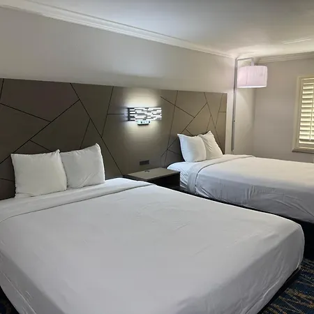 Travelodge By Wyndham Odessa-3