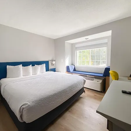 Microtel Inn & Suites By Wyndham Columbia-3